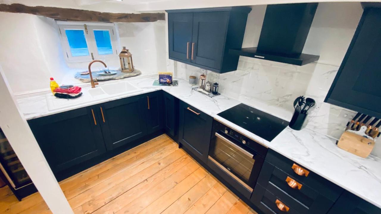 Spindrift Is A Beautiful Newly Refurbished Three Bedroom Private Family House Located On The Old Harbour And The Coastal Path In The Heart Of Beautiful Polperro Buitenkant foto